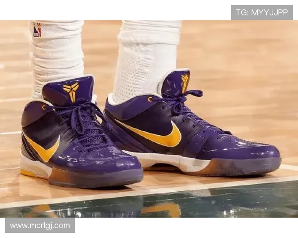 库兹马坚持穿着0号球衣雄鹿18号新赛季再度亮相